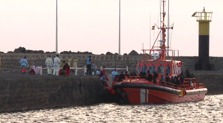Llegan ocho embarcaciones con migrantes desde la tarde de ayer a Canarias