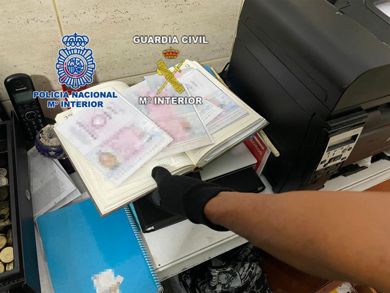 Desarticulada una organización en Tenerife que trasladaba migrantes con documentos falsos