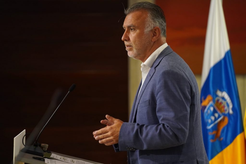 Torres apuntó que para Canarias "es fundamental" que haya PGE, agregando que en los presupuestos de 2022 del archipiélago se contemplan partidas que están en estos PGE