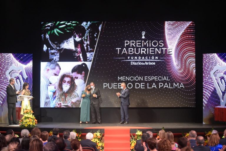 La Palma y la madre de Anna y Olivia, en la gala de los Premios Taburiente