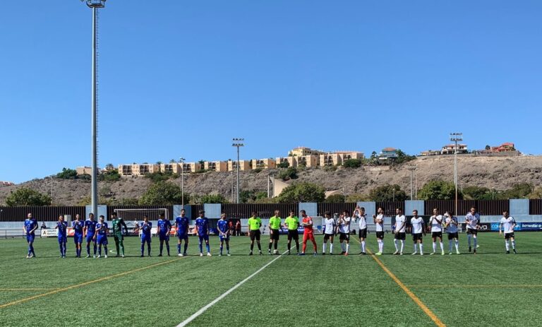 Dos graves errores del San Fernando le cuestan la derrota con el Mérida (0-1)