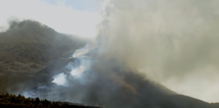 Derrumbe parcial del cono principal del volcán de La Palma