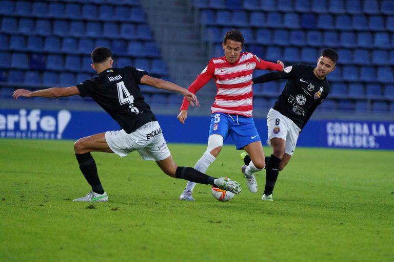 El Laguna cae en la visita del Granada (0-7)