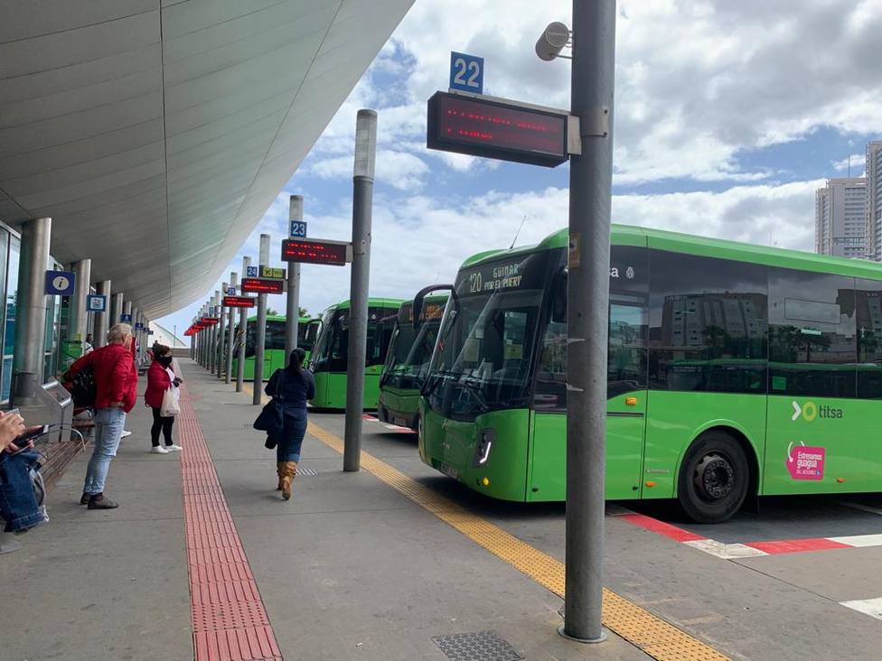 Dos personas heridas al ser atropelladas por una guagua en Tenerife
