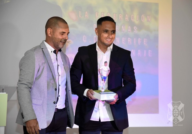 Las peñas del Tenerife rinden un homenaje a Suso Santana