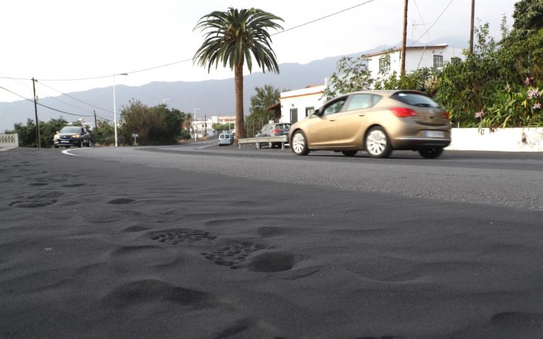 Un sevillano abandona su vida de maestro para ayudar en La Palma