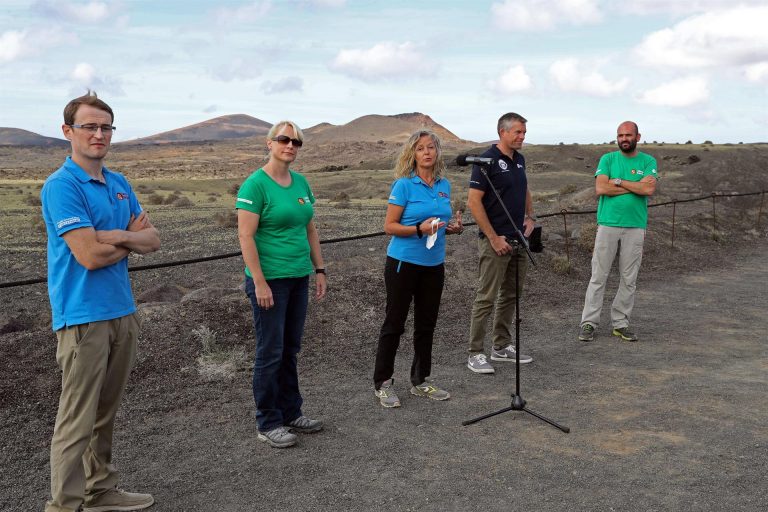 Los astronautas que viajarán a la Luna se entrenan en Lanzarote