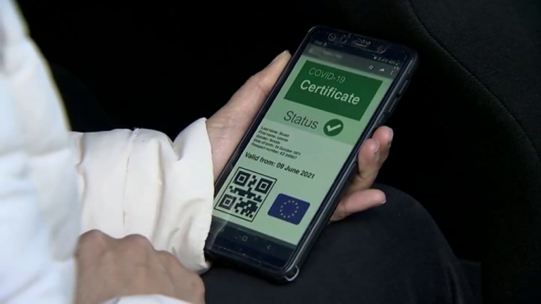 El TSJC avala la prórroga del uso obligatorio del certificado COVID en los niveles 3 y 4