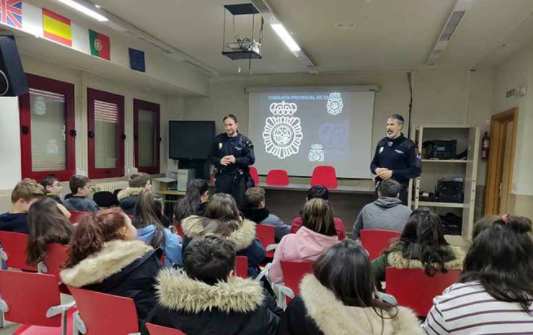Detenida por malos tratos físicos y psicológicos a su hijo de once años 