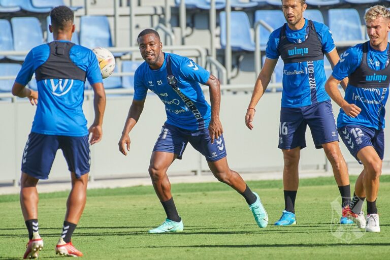 El fortín del Málaga frente a la consolidación del Tenerife