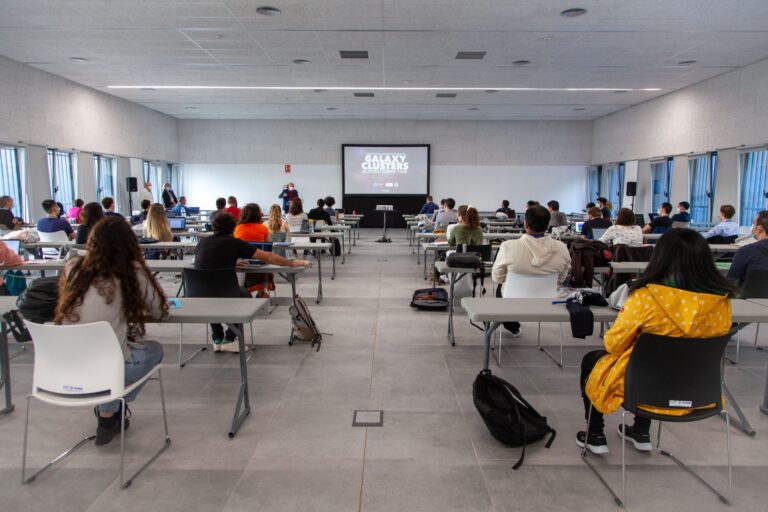 Los cúmulos de galaxias centran el regreso de la escuela de invierno del IAC