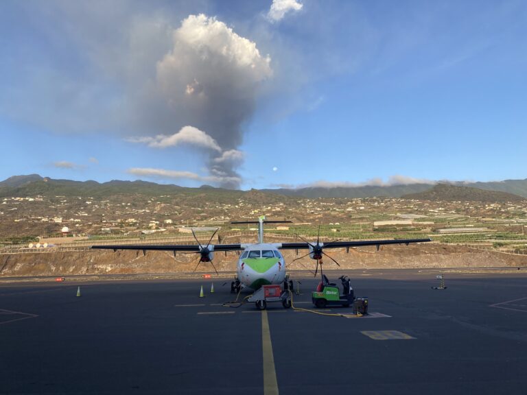 El Aeropuerto de La Palma continúa operativo este domingo