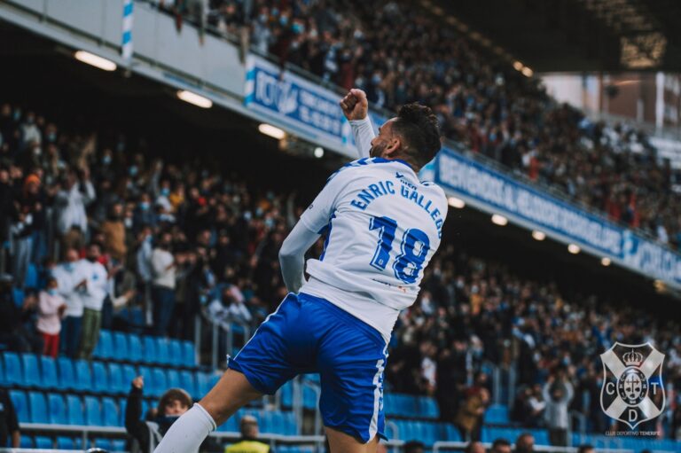 El CD Tenerife gana a la Real Sociedad B y se acuesta en ascenso directo (2-0)