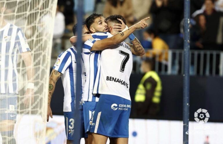 La UD Las Palmas no puede en La Rosaleda con uno menos (2-1)