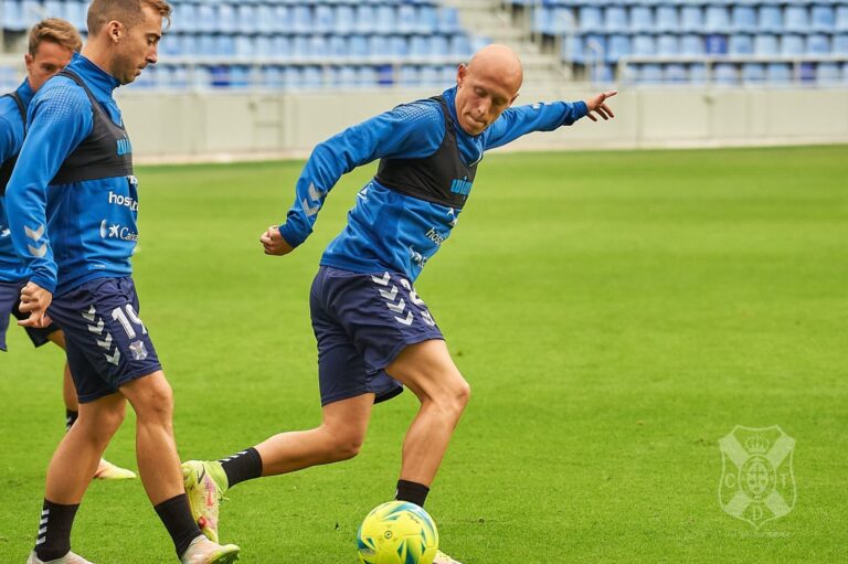 El Tenerife lleva desde 2018 sin ganar cuatro partidos seguidos en casa