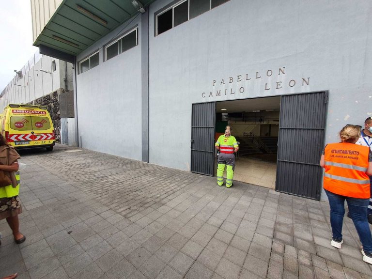 El pabellón de Los Llanos de Aridane cincuenta días atendiendo a los afectados