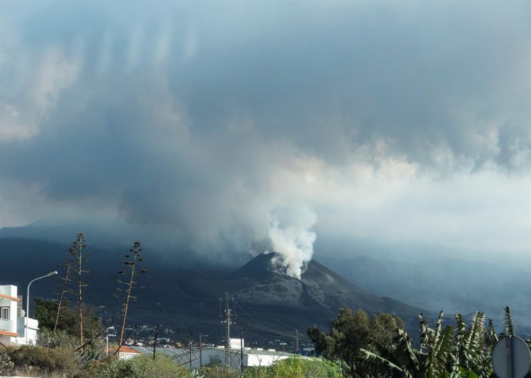 Nuevo foco emisor en el volcán y repunte de la sismicidad en las últimas horas