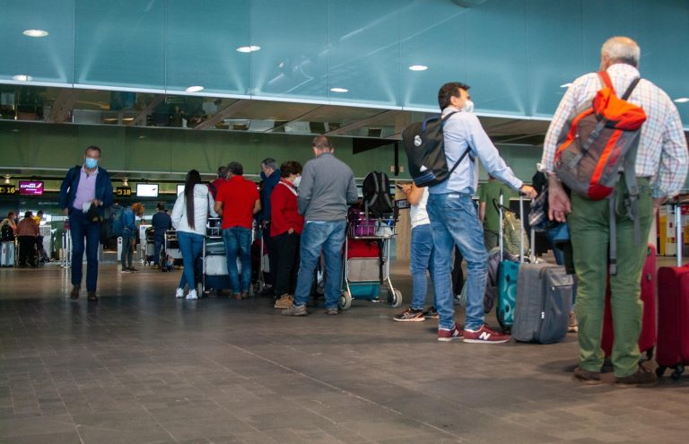 El tráfico aeroportuario en Gran Canaria cae un 9,5% y el de Tenerife Sur crece un 1,5% en noviembre