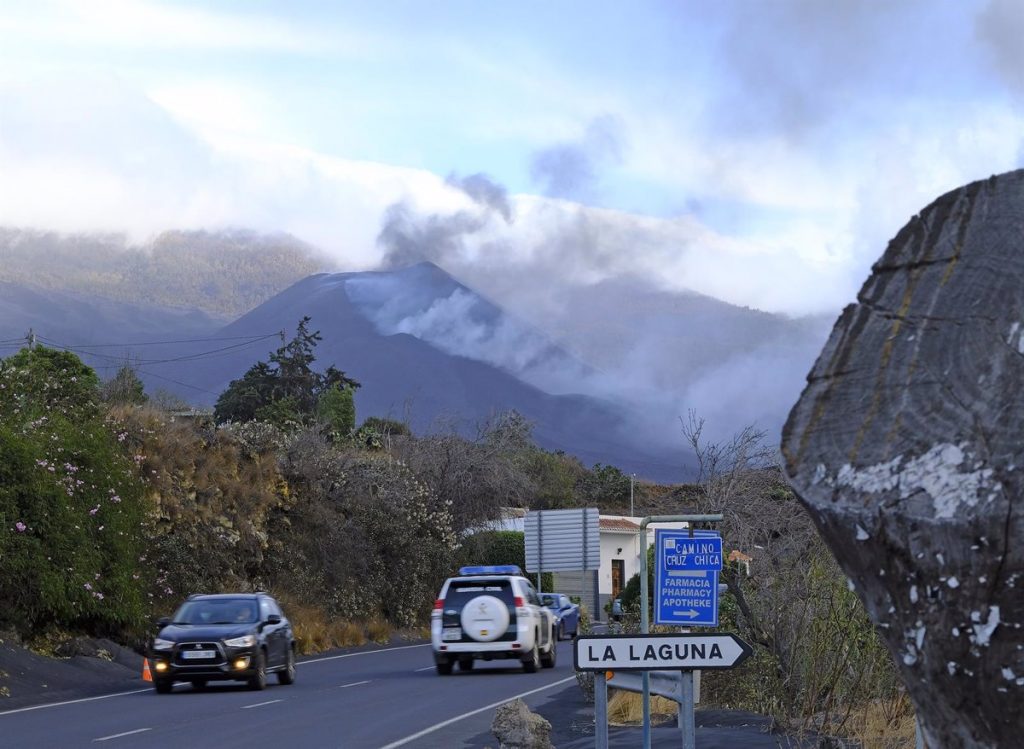 La lava sigue transcurriendo por coladas antiguas