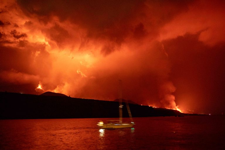 Paralizan la recogida de enseres y el riego en las zonas de la costa por el alto nivel de SO2
