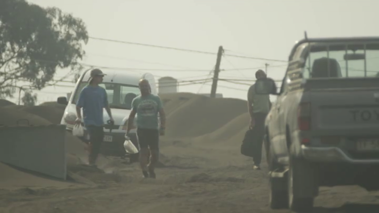 Se eleva la producción de ceniza y un derrame de lava amenaza con cortar la LP-211