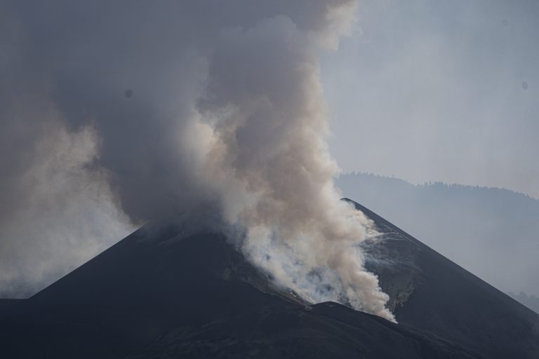 La Palma registra 53 terremotos durante la noche, tres sentidos