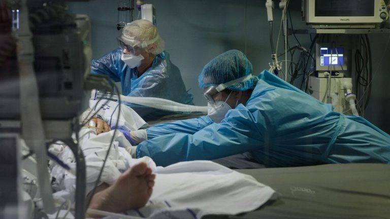 Sanidad notifica nueve fallecimientos y 1.040 nuevos positivos