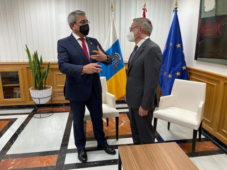 Kazajistán se interesa por la experiencia turística y la posición estratégica de Canarias