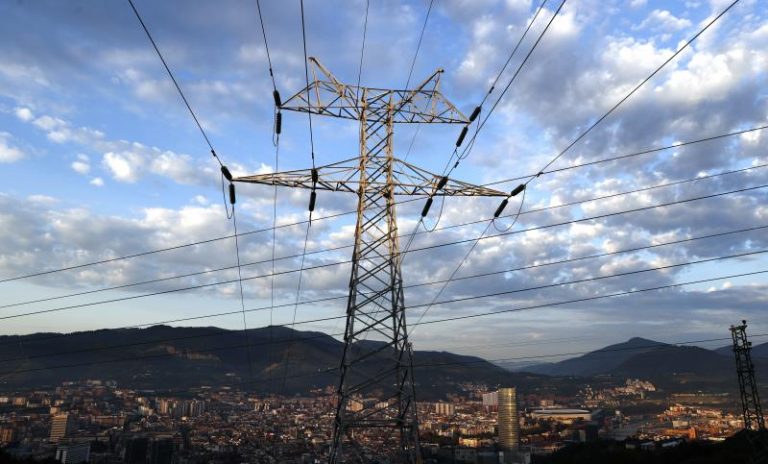 La electricidad alcanza los 284 euros/MWh este martes