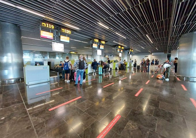 Los hoteleros alertan de pedir la vacunación a los menores británicos