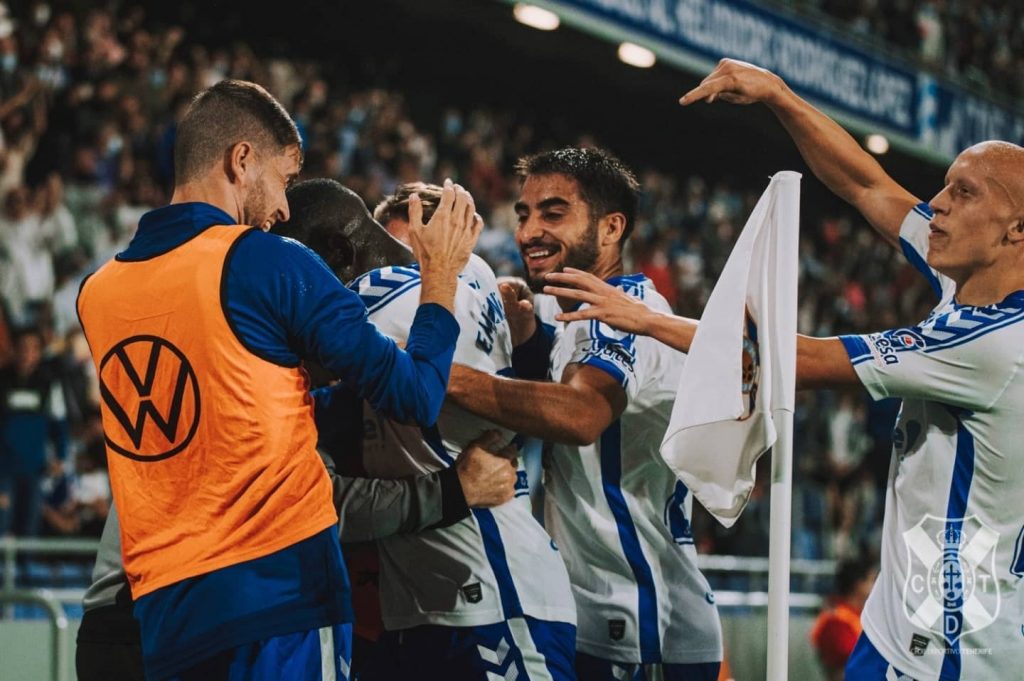 El CD Tenerife ha disputado un total de seis derbis canarios sin ningún futbolista tinerfeño, algo que no sucede desde hace más de veinte años 