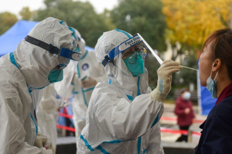 China notifica el mayor número de casos de COVID-19 en los últimos 21 meses