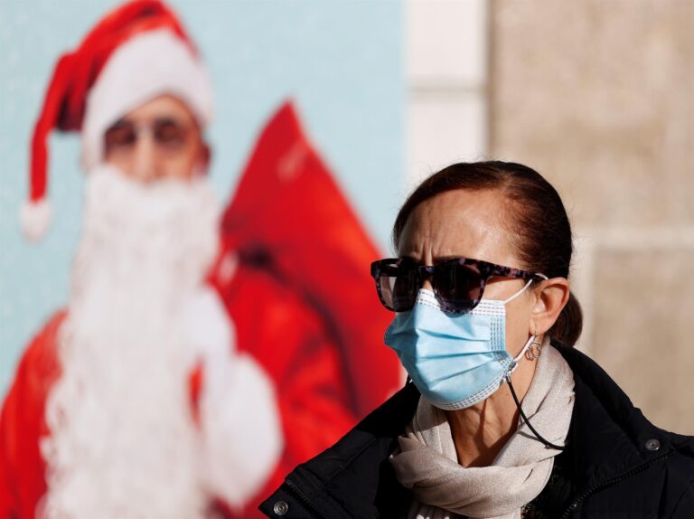 Comienza la Navidad con mascarilla en exteriores y récord de contagios