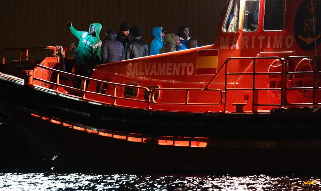 Rescatados 56 migrantes en una zódiac en Fuerteventura, entre ellos 5 niños 