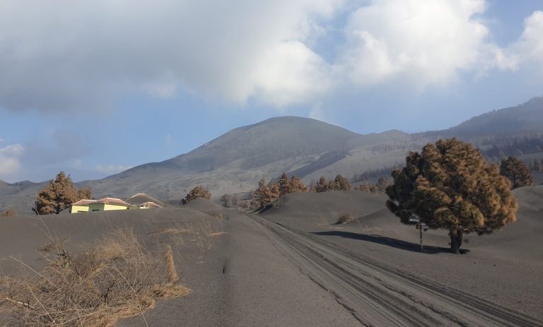 Los expertos indican que hay que seguir esperando para poder afirmar el fin de la erupción