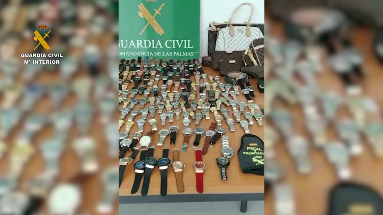 Incautan relojes y bolsos de lujo falsificados en Gran Canaria con un valor en el mercado de 1,1 millones