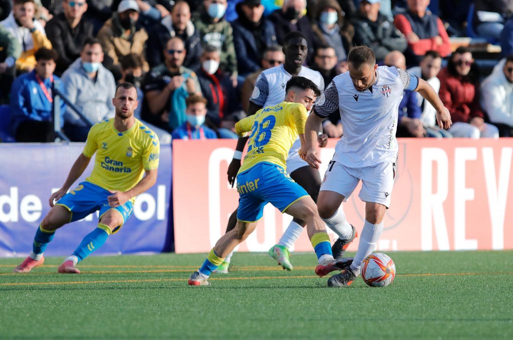 La UD Las Palmas avanza a segunda ronda tras imponerse al Vélez CF (2-3)
