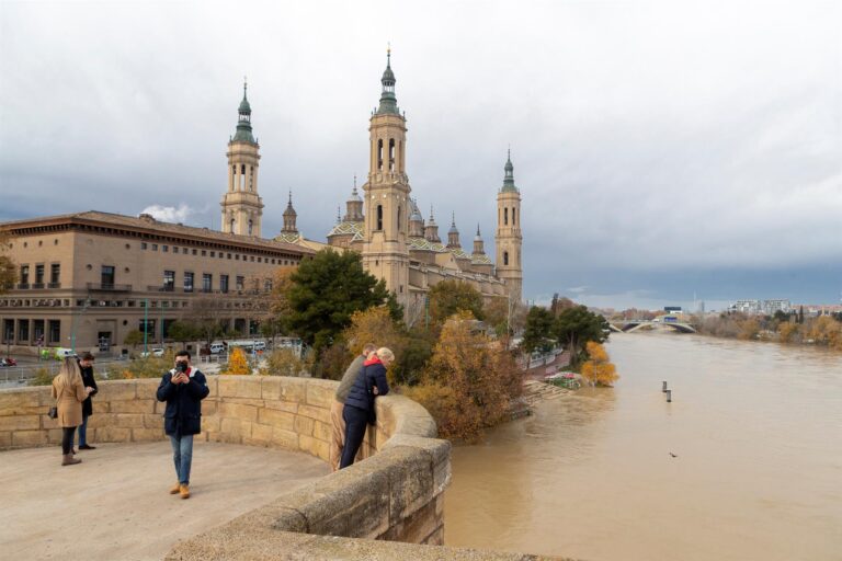 Diez comunidades en aviso por viento, marejada, deshielo o riesgo de aludes