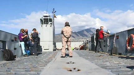 Los agricultores han podido este jueves acceder por mar y regar sus cultivos