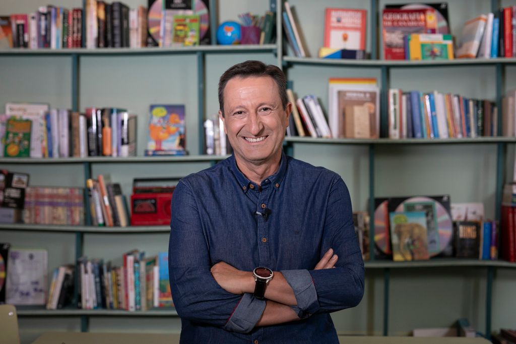 'Confesiones' se da cita con el presentador Roberto Kamphoff