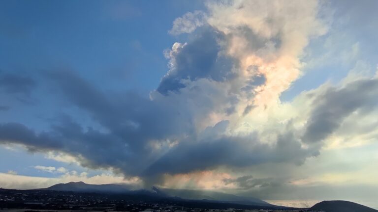 El volcán de La Palma mantiene los signos de agotamiento y preocupan los gases remanentes