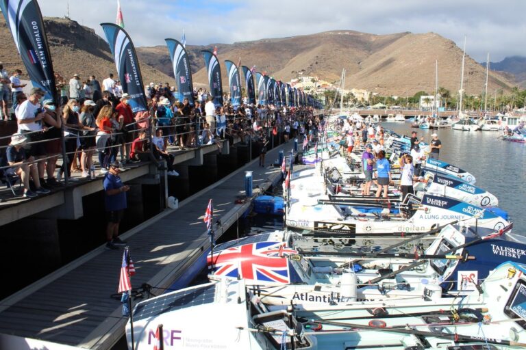36 equipos parten de La Gomera en el desafío a remo hasta Antigua y Barbuda