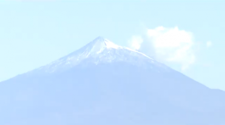 El Teide teñido de blanco se muestra en todo su esplendor