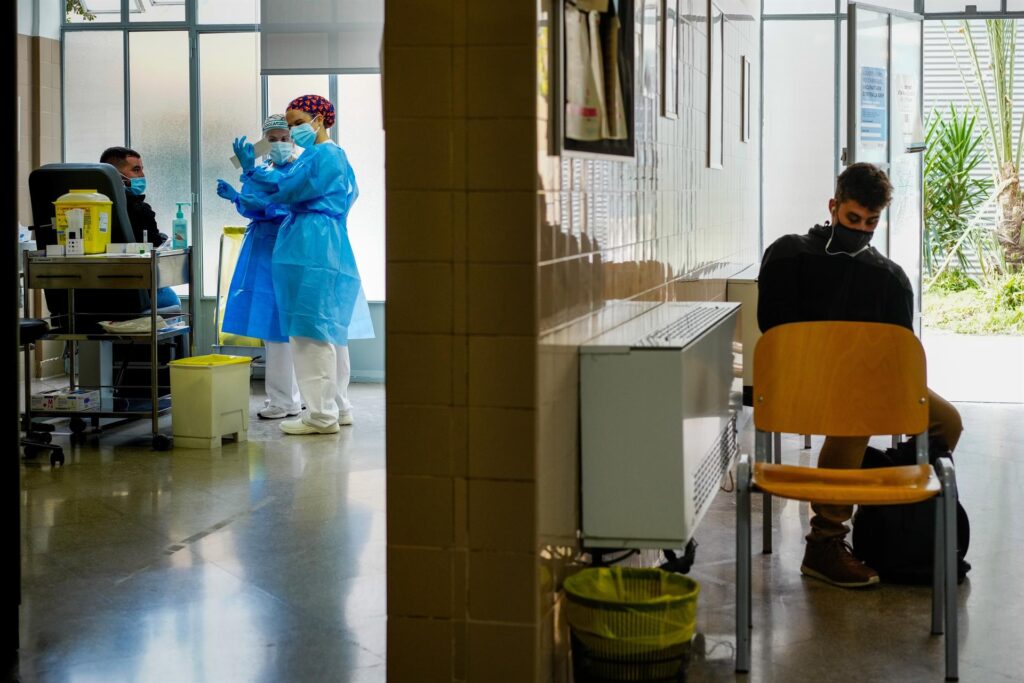 Canarias contabiliza cuatro fallecimientos y 254 casos de COVID-19 en mayores de 60 años