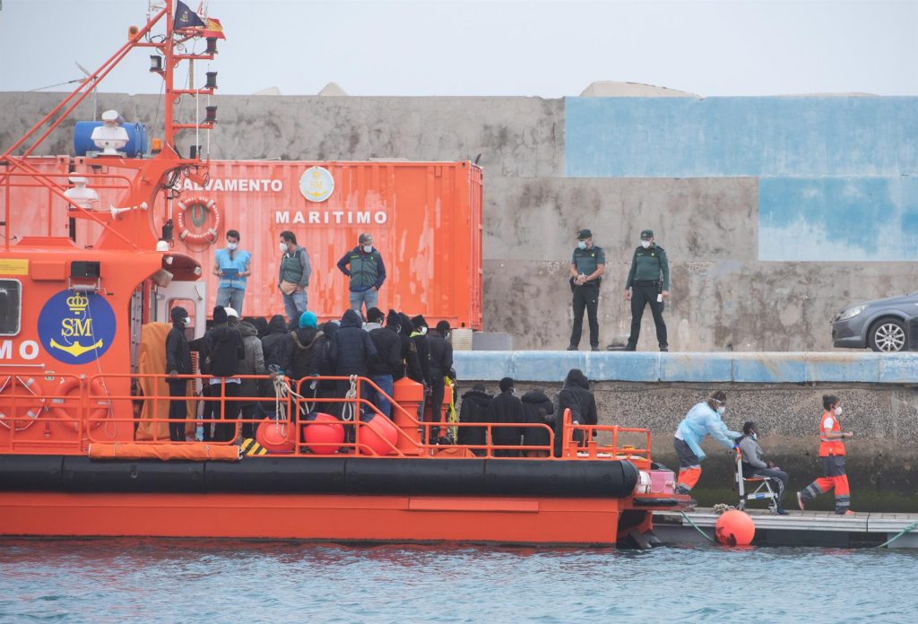 La llegada de migrantes a Canarias desciende un 26% en el comienzo de 2022