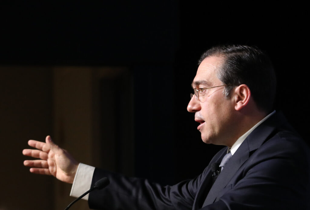 Albares asegura que España "no abandonará" a los saharauis