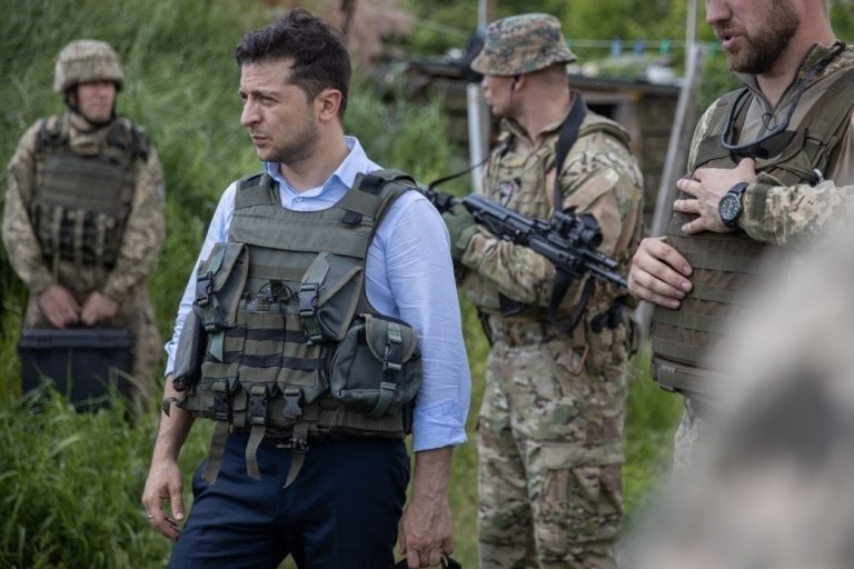 Ucrania agradece a EEUU la entrega de material militar