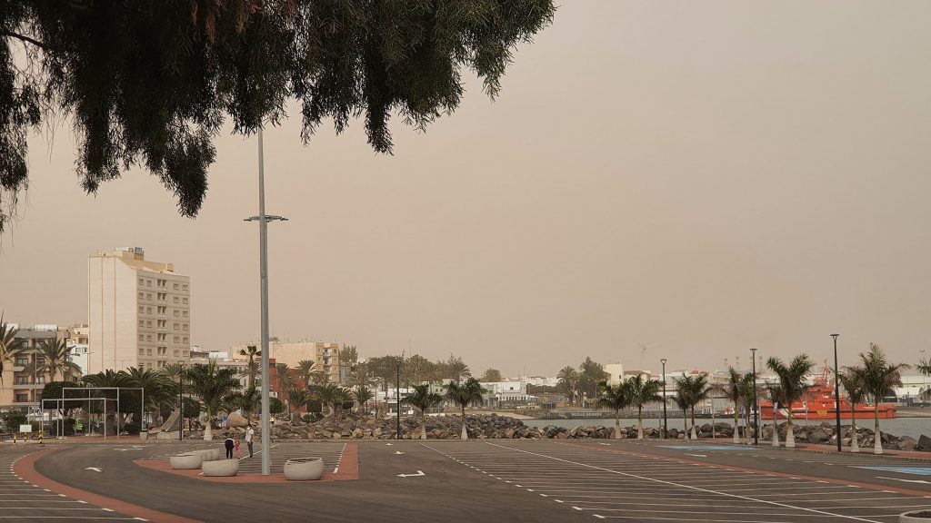 La calima permanecerá este lunes en Canarias