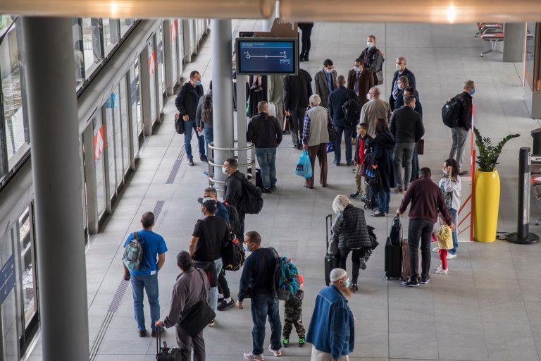 Francia incluye a viajeros no vacunados de EEUU en la «lista roja» con cuarentena obligatoria