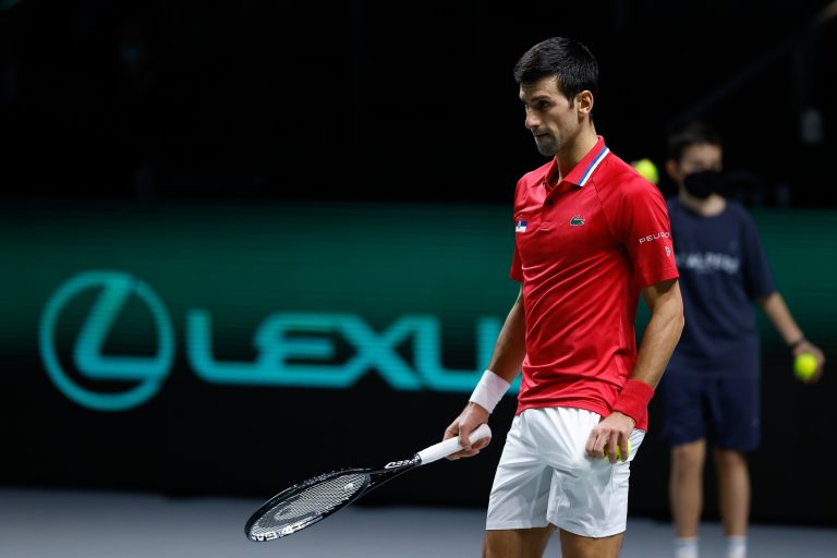 Djokovic pierde su última apelación y abandona Australia